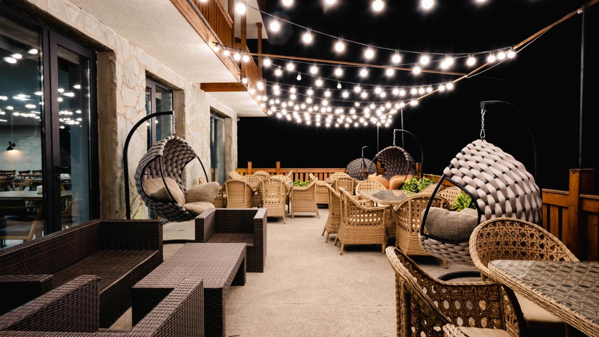 Gudauri Inn المظهر الخارجي الصورة The terrace of the hotel