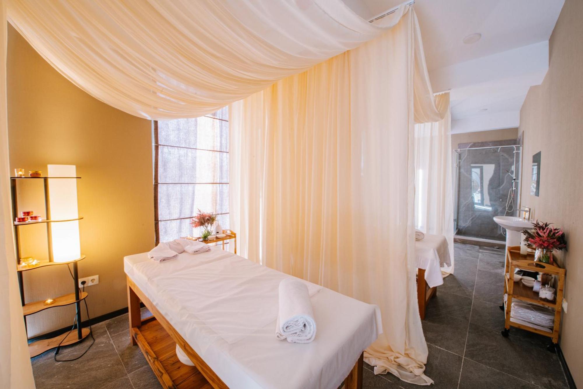 Gudauri Inn المظهر الخارجي الصورة A massage bed